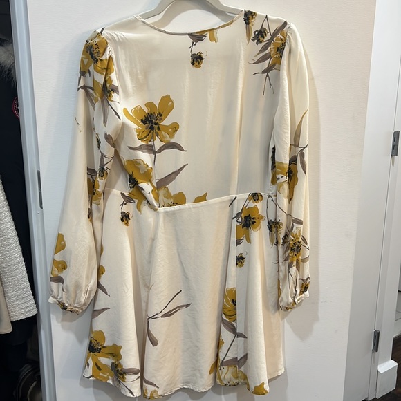 Yellow flower dress (size s) - Picture 3 of 4